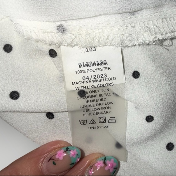 VINCE CAMUTO V-Neck Ruffled Collar Georgette Blouse - XXL White - Picture 8 of 14